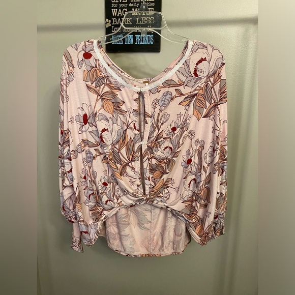 Free People keepin’ on floral top - Picture 1 of 15